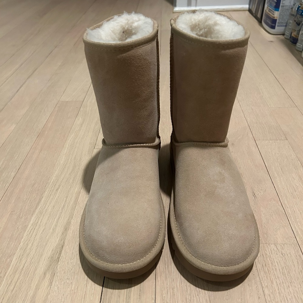 NWOT Koolaburra by Ugg boots
